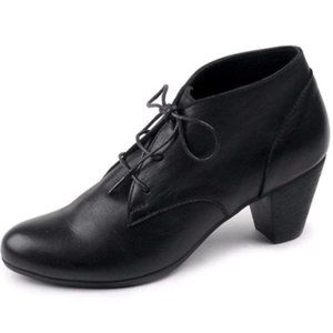 Bueno Sally Lace Up Bootie Sz 38 / 7.5 BNIB